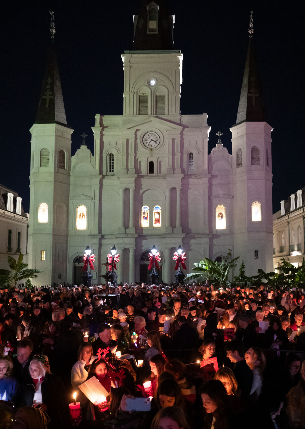 jackson square caroling.0001.jpg
